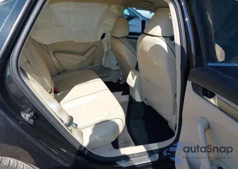 2017 Volkswagen Passat 1.8T R-Line z USA, uszkodzony, nr VIN 1VWDT7A38HC084036